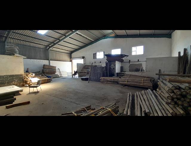 2,217M² WAREHOUSE RENTED IN SIDWELL